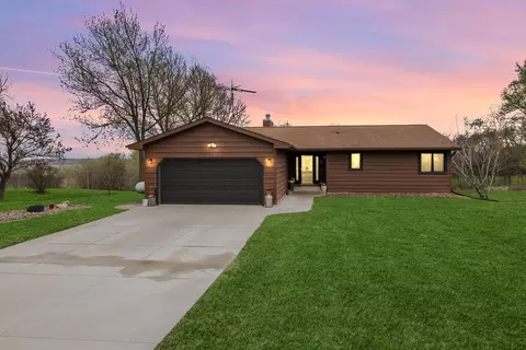 46236 186th Avenue Ct, Zumbrota, MN 55992