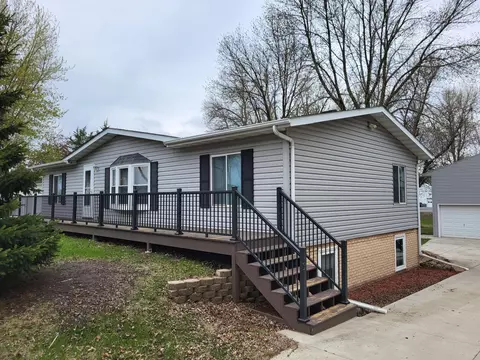 302 8th Ave NE, Mapleton, MN 56065