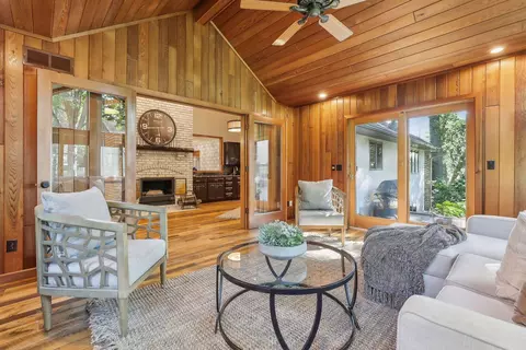 1055 Nelson Dr, Shoreview, MN 55126