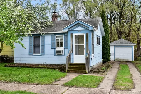 925 W King St, Winona, MN 55987