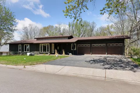 404 Summit Ln, Burnsville, MN 55337