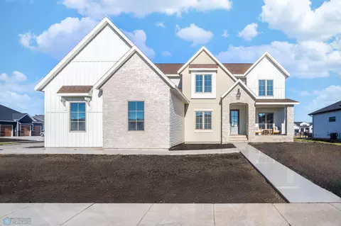 343 25th Ave E, West Fargo, ND 58078