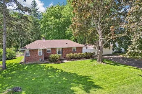 2646 Brookview Dr E, Maplewood, MN 55119