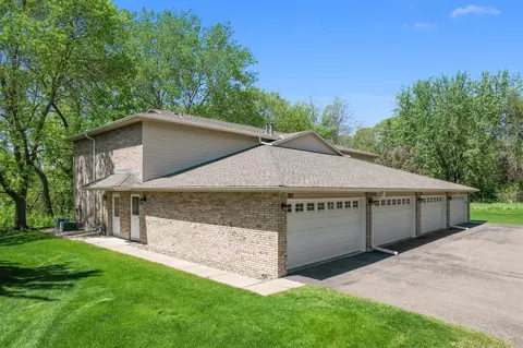 921 Pond View Ct, Vadnais Heights, MN 55127