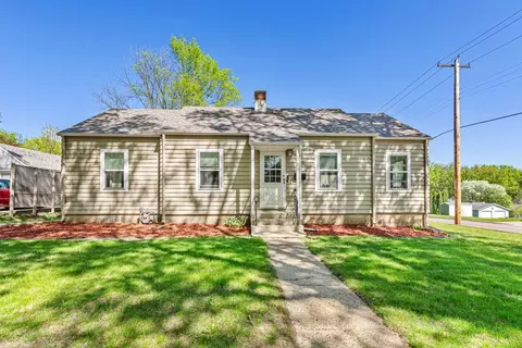 949 7th Ave SW, Faribault, MN 55021