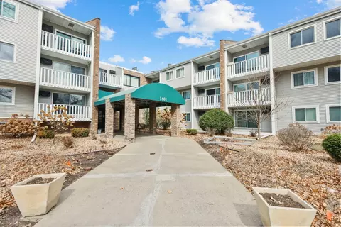 1601 N Innsbruck Dr #353, Fridley, MN 55432