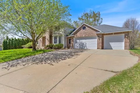 3088 Canyon Rd, Chaska, MN 55318