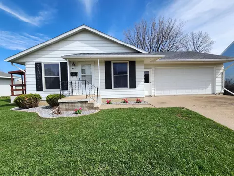 444 1st Ave N, Lewiston, MN 55952