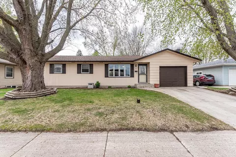 321 Pierce Ave, North Mankato, MN 56003