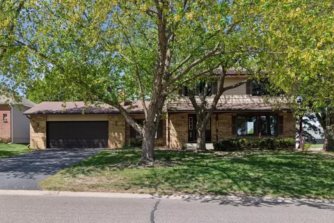 3262 Churchill Dr, Woodbury, MN 55125