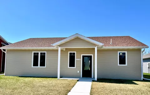 2018 Nelson Dr, Thief River Falls, MN 56701