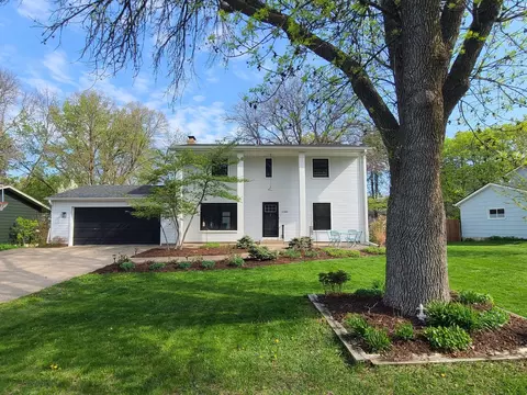 2365 Lakeridge Dr, White Bear Lake, MN 55110