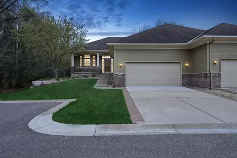 13142 Evermoor Pkwy, Apple Valley, MN 55124