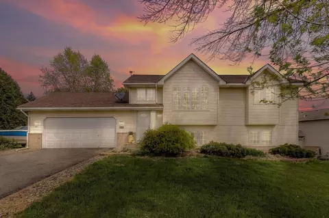 8710 Hillview Dr E, Saint Bonifacius, MN 55375