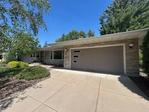 4800 Dunberry Ln, Edina, MN 55435