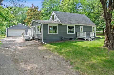7081 Lakeview Dr, Lino Lakes, MN 55014