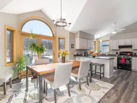 4275 Coachman Ln NE, Prior Lake, MN 55372