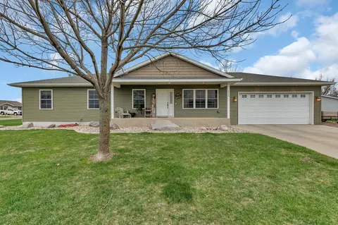 2208 23rd St SW, Willmar, MN 56201
