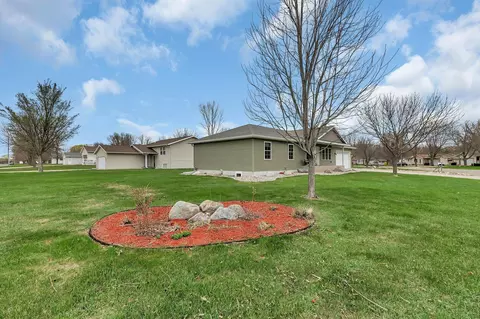2208 23rd St SW, Willmar, MN 56201 photo 3