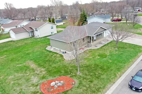 2208 23rd St SW, Willmar, MN 56201 photo 4