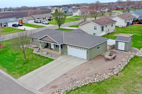 2208 23rd St SW, Willmar, MN 56201 photo 2