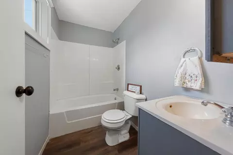 Bath - 314 4th Ave SE, Mapleton, MN 56065 photo 1 of 2