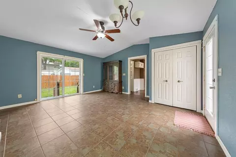 Living - 314 4th Ave SE, Mapleton, MN 56065 photo 2 of 7