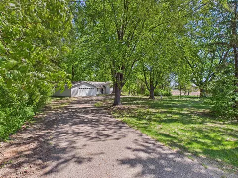 4142 Clover Ave, Vadnais Heights, MN 55127