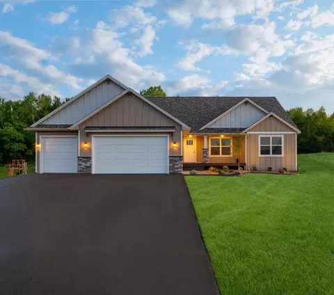372 Moelter Ln, Hudson, WI 54016