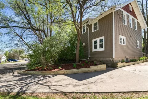 2416 Brenner Ct, Roseville, MN 55113
