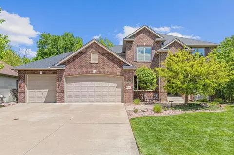 9934 Walnut Grove Ln N, Maple Grove, MN 55311