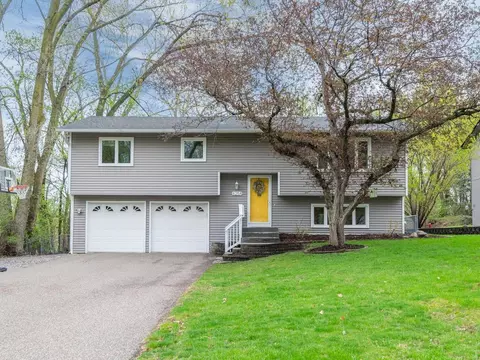 6254 Yucca Ln N, Maple Grove, MN 55311