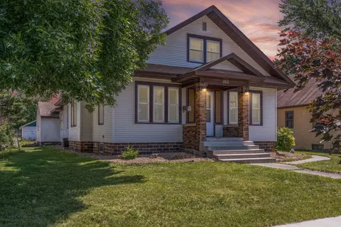 165 N Park Ave, Le Center, MN 56057