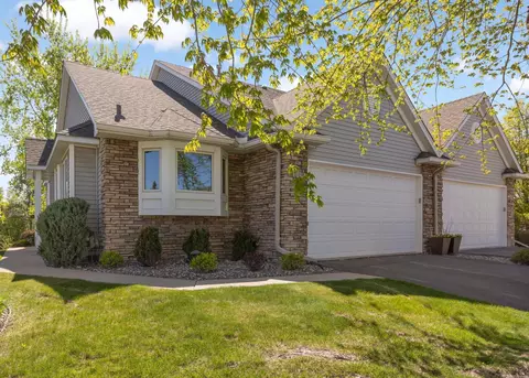 1049 Westcliff Curv, Shoreview, MN 55126