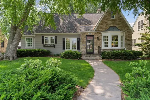 1870 Eleanor Ave, Saint Paul, MN 55116