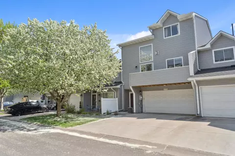 577 Woodduck Dr #B, Woodbury, MN 55125