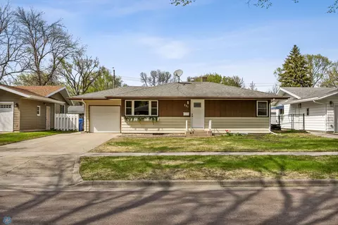 221 26th Ave N, Fargo, ND 58102