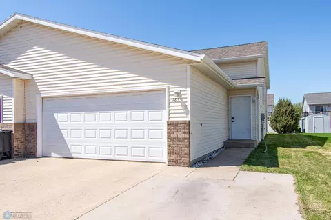 1833 49th St S, Fargo, ND 58103