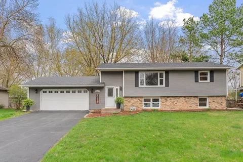 1007 15th St SE, Forest Lake, MN 55025