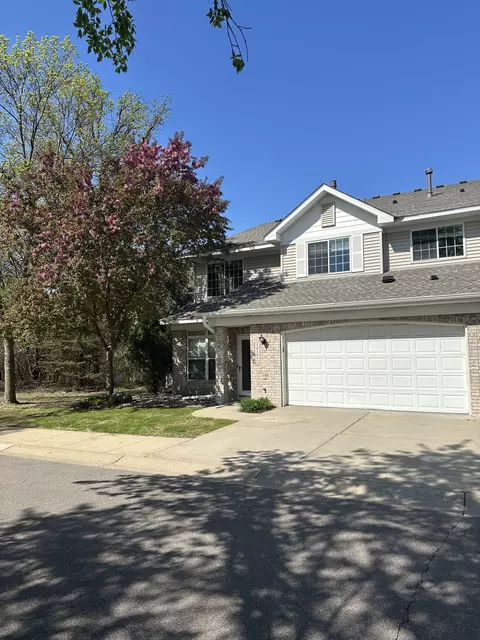 10100 Bridgehill Ter, Eden Prairie, MN 55347