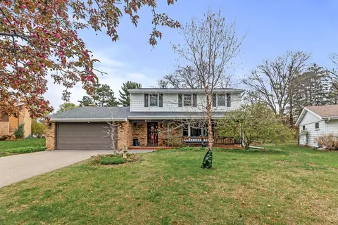 9717 Queen Rd, Bloomington, MN 55431