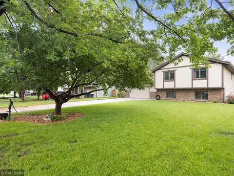 1245 Polk St S, Shakopee, MN 55379