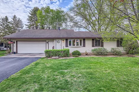792 Gramsie Rd, Shoreview, MN 55126