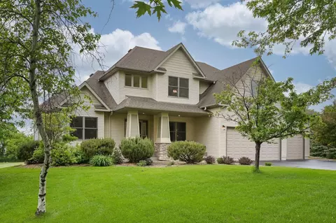 810 Hillside Trl, Hudson, WI 54016