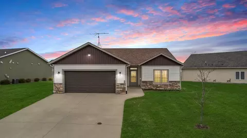 16 Abbey Ln, Kasson, MN 55944
