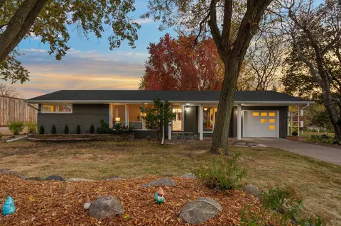 5505 Phoenix St, Golden Valley, MN 55422