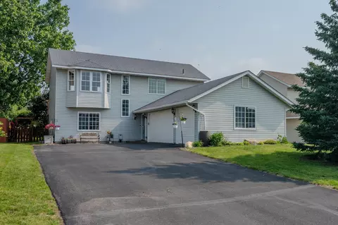 831 Jack Russell Ave, Shakopee, MN 55379