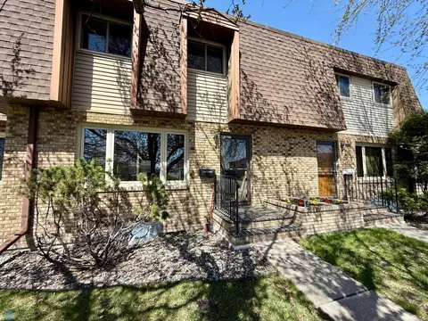 914 Belsly Blvd, Moorhead, MN 56560