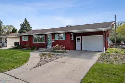 1122 River Dr S, Moorhead, MN 56560