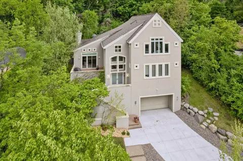 903 Kenwood Pkwy, Minneapolis, MN 55403